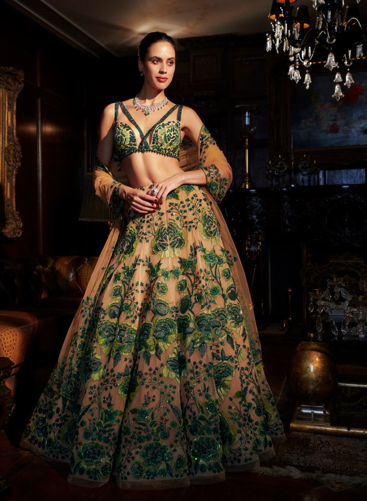 Siwangi Pradhan - This emerald green velvet bridal lehenga... | Facebook