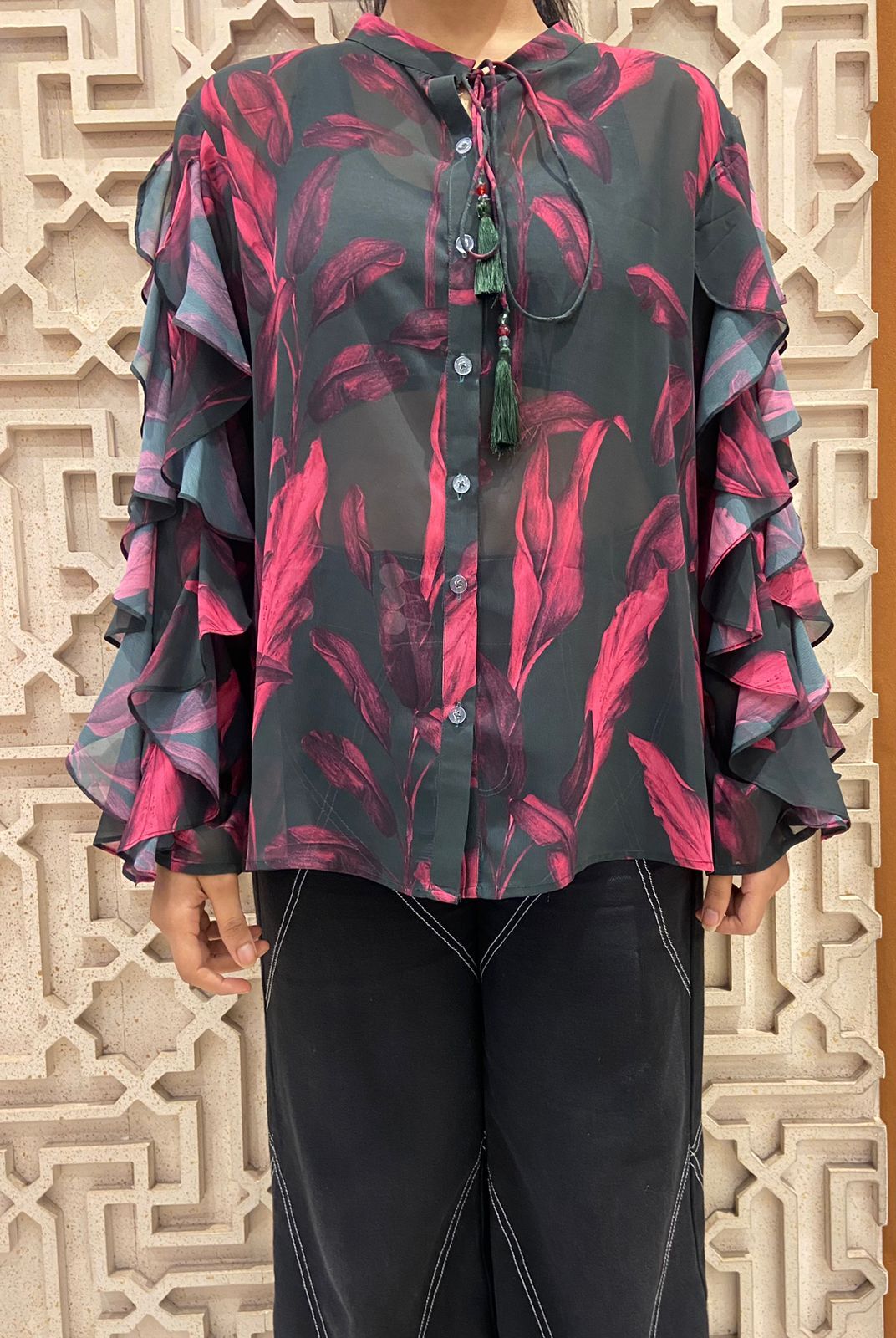 Load image into Gallery viewer, Printed top with ruffled sleeves
