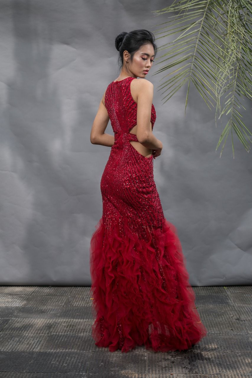 Load image into Gallery viewer, Mesmerizing red gown.

