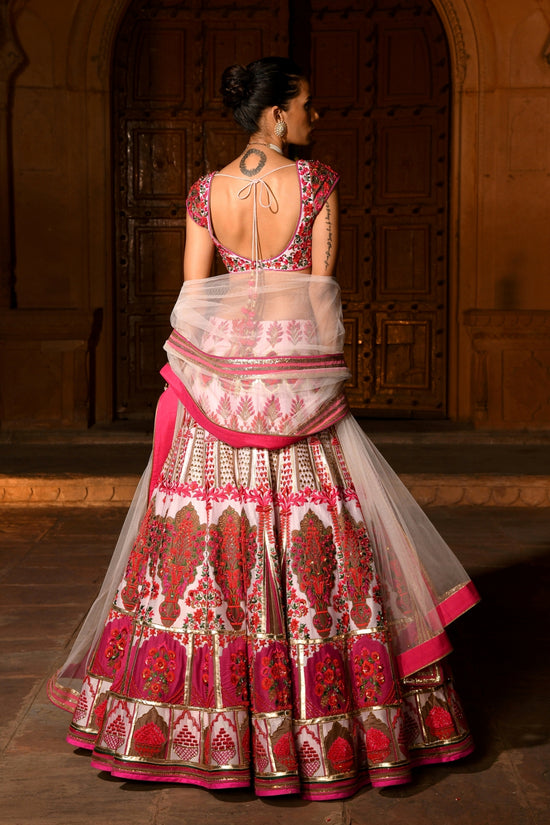Trending: The Bridal Lehenga Labels To Look Out For Your Upcoming Wedding |  Best indian wedding dresses, Indian bride outfits, Bridal dress fashion