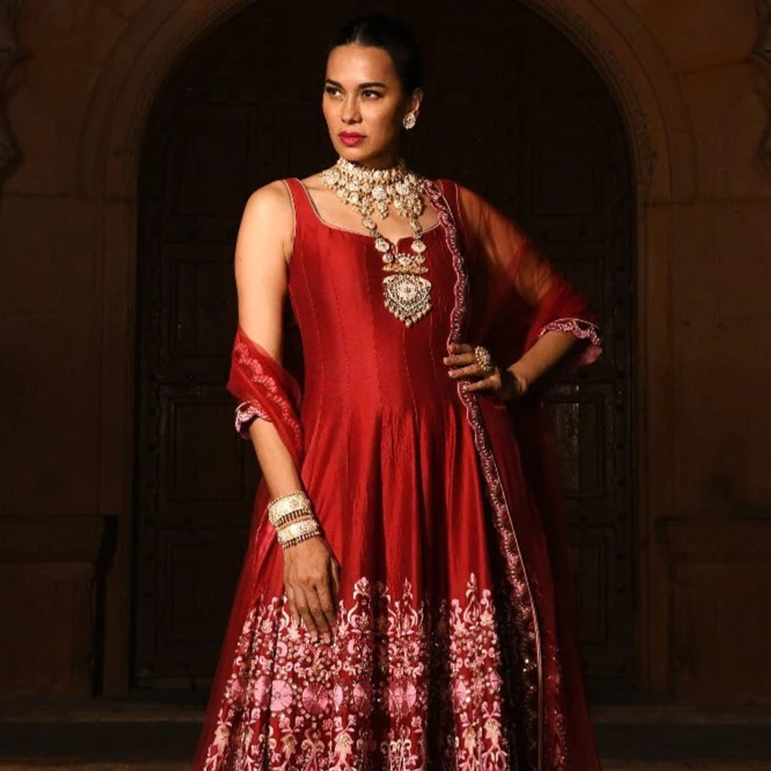 Load image into Gallery viewer, Surkh Sleeveless Anarkali Suit
